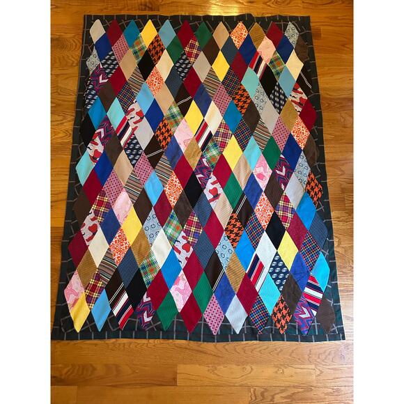 Vintage Handmade Blanket approx 4'x5' diamond pattern